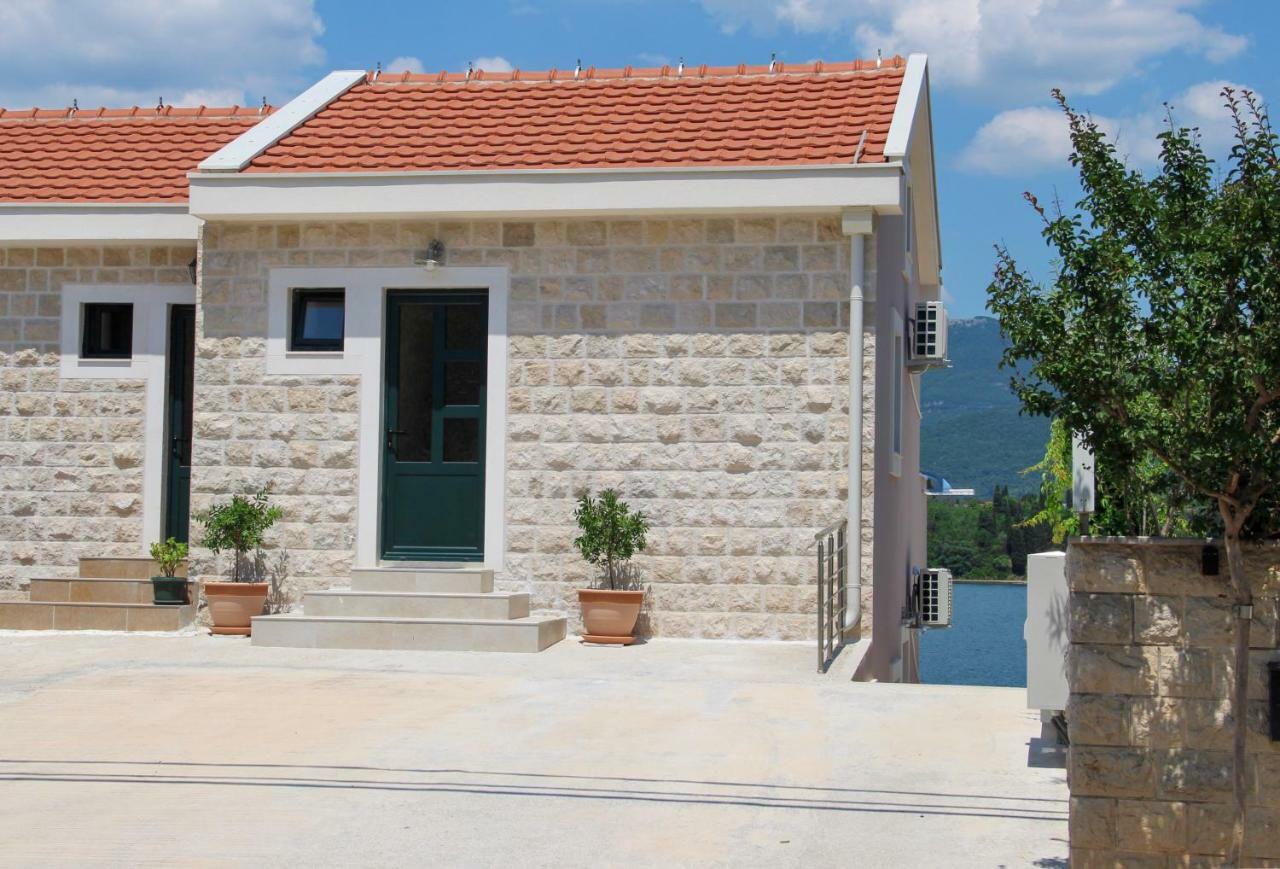 Apartments Tramonto Tivat Exteriör bild